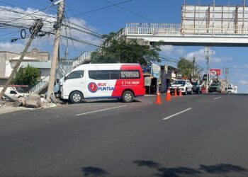 Conductor de camión urbano se queda dormido y provoca aparatoso accidente en la Díaz Ordaz en Culiacán