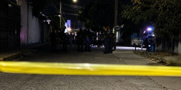 Asesinan a balazos a dos hombres en la Hilario Medina; dejan mensaje junto a los cuerpos