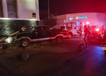 Mazatlán, Sin. (Ri Noticias) Policías municipales chocan en el Centro de Mazatlán; un agente resulta lesionado