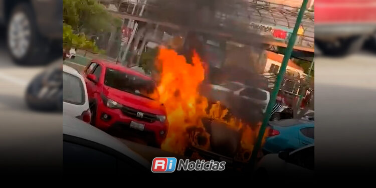 Se incendia automóvil en el estacionamiento del IMSS Ejército Mexicano