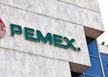 Recorte a inversión de Pemex complica meta de producción de petróleo para 2027