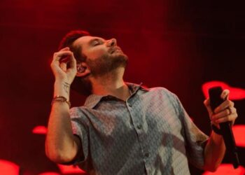 Atacan a balazos autobús del equipo de Memo Garza; reportan un músico herido