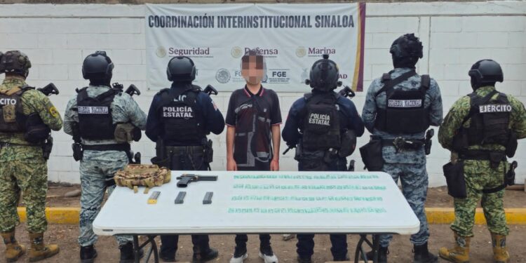 Capturan a hombre armado con droga tras operativo de vigilancia en la colonia Gabriel Leyva de Culiacán