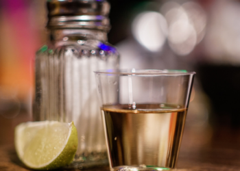Se eleva a seis el número de fallecidos por consumo de tequila adulterado en Guanajuato