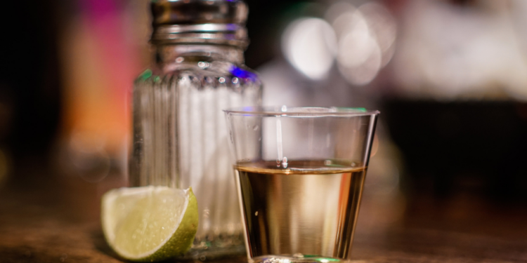 Se eleva a seis el número de fallecidos por consumo de tequila adulterado en Guanajuato