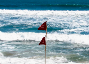 Recomienda Escuadrón Acuático tomar precauciones ante fuerte oleaje por mar de fondo