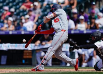 Joey Meneses regresa a las Grandes Ligas tras destacar en Triple A