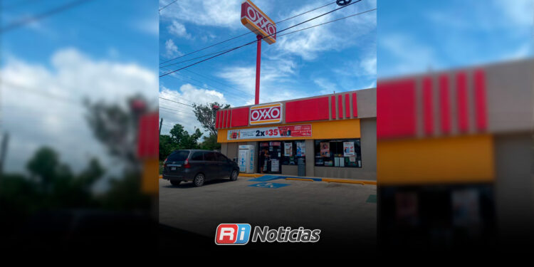 Asaltan nuevamente Oxxo de El Vainillo; empleada es agredida y despojada de su celular