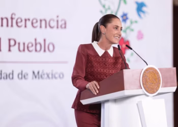 Sheinbaum rechaza críticas al sistema de salud y atribuye difusión de video falso a intento de desprestigio