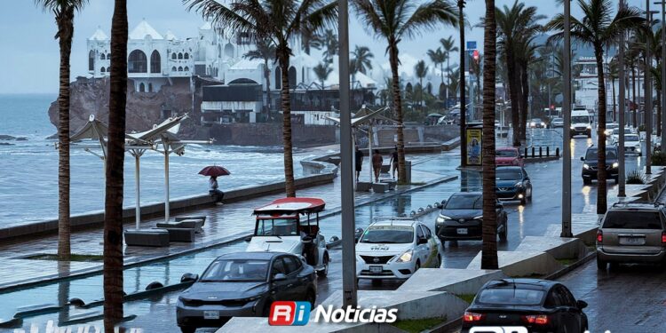 Camiones urbanos se preparan para lluvias e inundaciones en Mazatlán