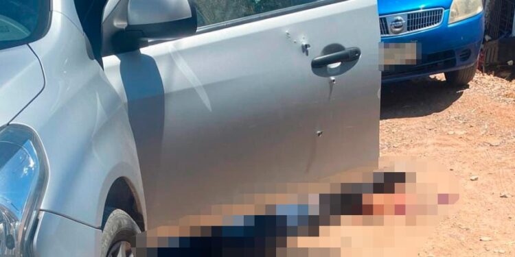 Asesinan a un hombre a balazos dentro de un vehículo en la colonia El Mirador, en Culiacán