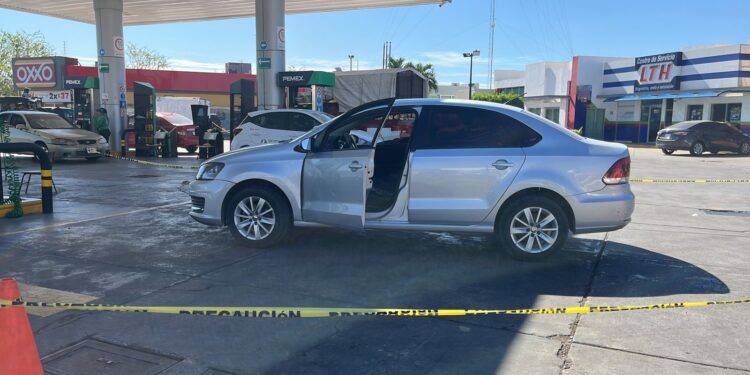 Privan de la libertad a conductor en gasolinera de la colonia Lázaro Cárdenas, Culiacán