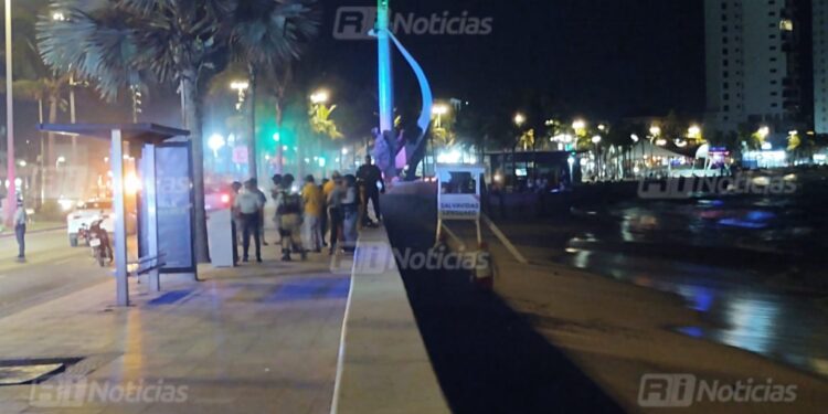 Localizan a persona sin vida en el área de playa de monumento al Pescador.