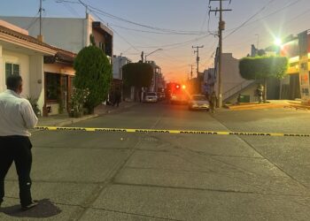 Culiacán, Sin. (RI Noticias) Asesinan a balazos a una mujer dentro de un auto en Culiacán