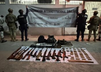 Grupo Interinstitucional asegura arsenal y equipo táctico en Escuinapa; más tarde son agredidos con explosivos