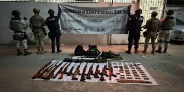 Grupo Interinstitucional asegura arsenal y equipo táctico en Escuinapa; más tarde son agredidos con explosivos