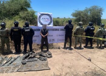 Detienen a 3 civiles, armas y un vehículo con reporte de robo en Navolato