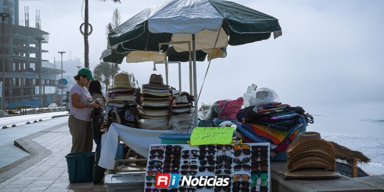 Ventas continúan por debajo de lo esperado para vendedores de playa en Mazatlán