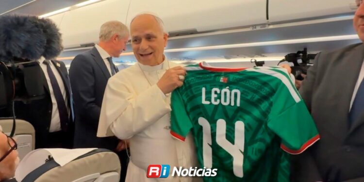¿A qué selección apoyará? Papa León XIV recibe playera de México y habla sobre el Mundial 2026