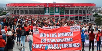 CNTE intenta llegar al Estadio Ciudad de México; SSC refuerza seguridad con antimotines y drones en Tlalpan