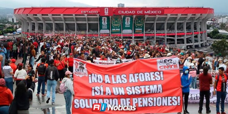 CNTE intenta llegar al Estadio Ciudad de México; SSC refuerza seguridad con antimotines y drones en Tlalpan