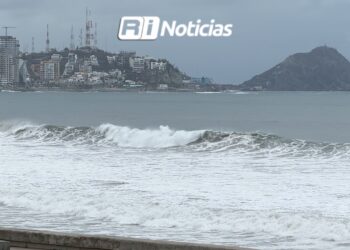 ALERTA: Continúa la alerta por mar de fondo en Mazatlán; mantienen vigilancia en playas