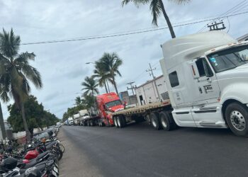 Filas de carga llegan hasta el ferry; transportistas piden agilizar operaciones
