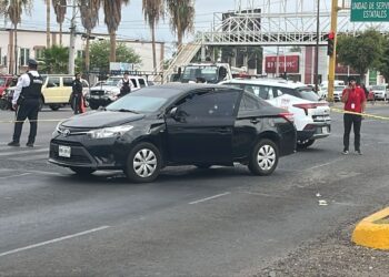 Balean a elemento de Tránsito Municipal mientras circulaba por el sector Country del Río en Culiacán
