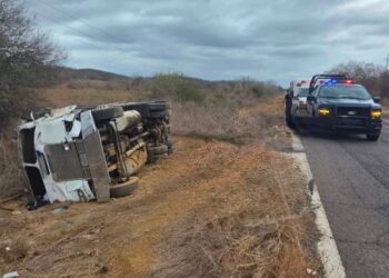 Choque con volcadura deja una persona lesionada en la autopista Mazatlán-Culiacán