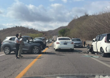 Fuerte choque deja pérdidas materiales cerca de Pradera Dorada VI
