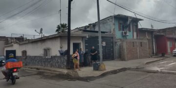 Sujeto pone en riesgo a su propia hija y amenaza con hacer explotar un cilindro de gas en Urías