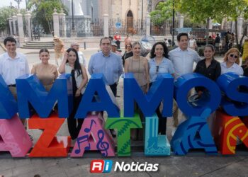 Grupo Petroil develan letras “Amamos Mazatlán” como nuevo símbolo de identidad y orgullo en el puerto