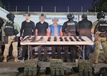 Grupo Interinstitucional detiene a tres y asegura arsenal; además libera a persona privada de la libertad en Culiacán