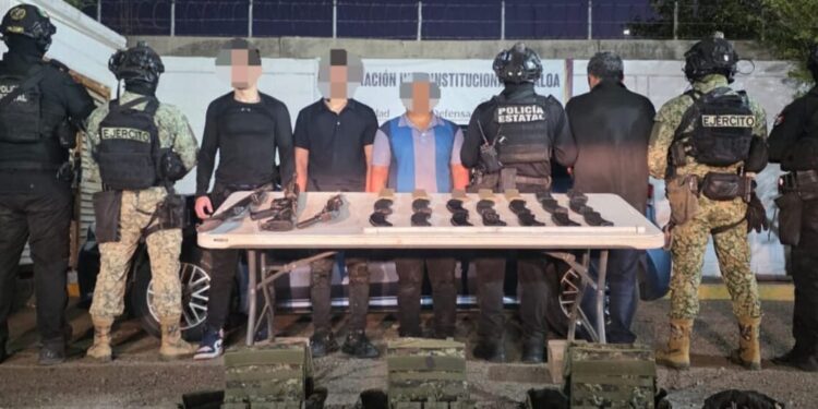 Grupo Interinstitucional detiene a tres y asegura arsenal; además libera a persona privada de la libertad en Culiacán