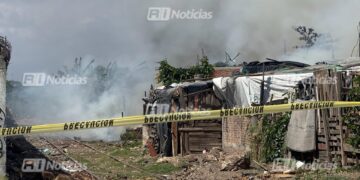 Incendio consume cuatro viviendas en invasión ubicada en la entrada del Parque Bonfil de Mazatlán