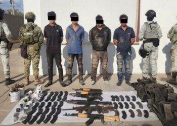 Detienen a cuatro personas armadas y aseguran arsenal en operativo en Navolato
