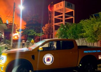 Reportan incendio en fábrica de tarimas en El Salto, sindicatura de La Noria, al norte de Mazatlán