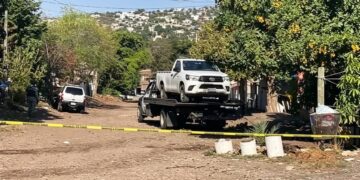 Localizan camioneta con impactos de baleada en la colonia República Mexicana de Culiacán