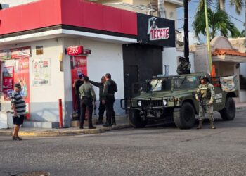 Atacan a tiros a joven dentro de un expendio en el sector Rincón de Humaya