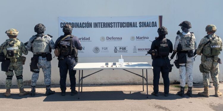 Aseguran celulares, cinco puntas y hasta un módem de internet tras revisión en el Penal de Aguaruto, Culiacán