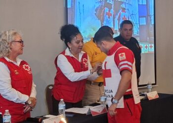 Cruz Roja Mazatlán reconoce la trayectoria de sus socorristas con entrega de medallas y perseverancias