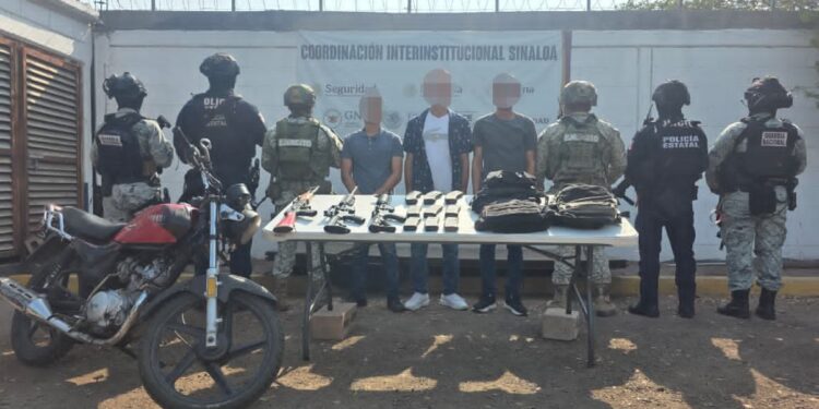 Detienen con arsenal a tres hombres, entre ellos un menor de edad en Culiacán