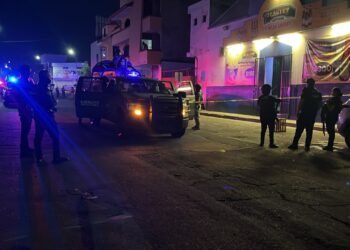 Asesinan a balazos a un hombre dentro de un bar en el Centro de Culiacán