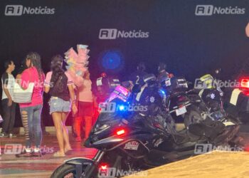 Supuesta agresión a golpes contra policías desata movilización en el malecón de Mazatlán