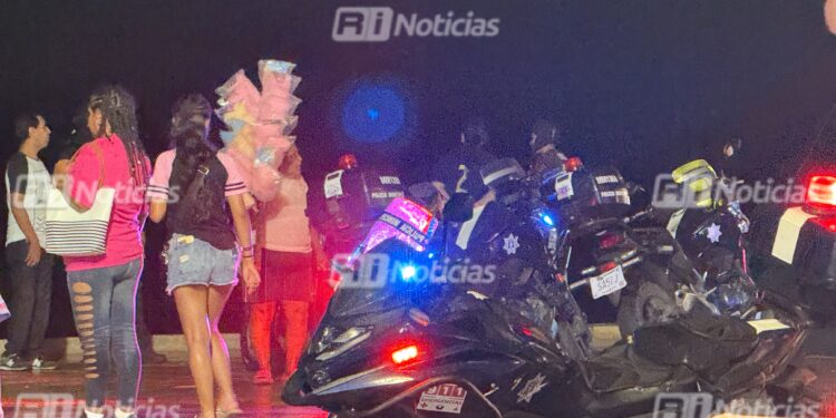 Supuesta agresión a golpes contra policías desata movilización en el malecón de Mazatlán