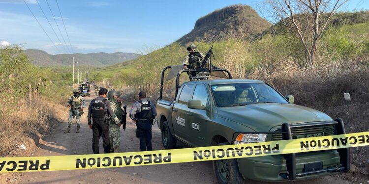 Hallan a un hombre asesinado a balazos en un camino de terracería al oriente de Culiacán