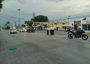 Adulto mayor y dos motociclistas resultan heridos tras fuerte choque en la Gabriel Leyva, en Mazatlán