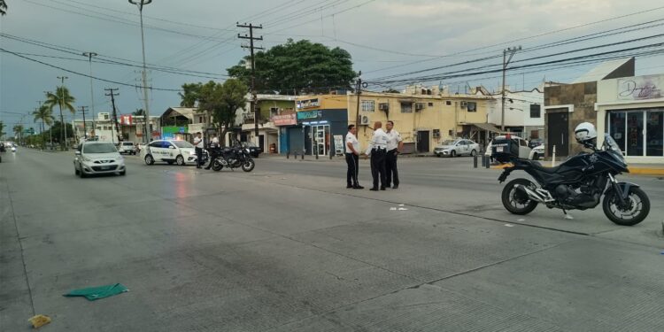 Adulto mayor y dos motociclistas resultan heridos tras fuerte choque en la Gabriel Leyva, en Mazatlán