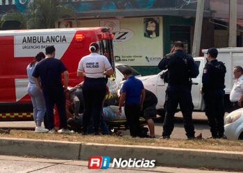 Accidente vial en avenida Munich deja una motociclista lesionada