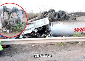 Vuelca tráiler de paquetería en la autopista Mazatlán-Culiacán